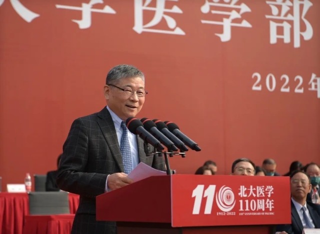 教師代表、第二臨床醫(yī)學(xué)院郭衛(wèi)教授發(fā)言。學(xué)校供圖。.jpg