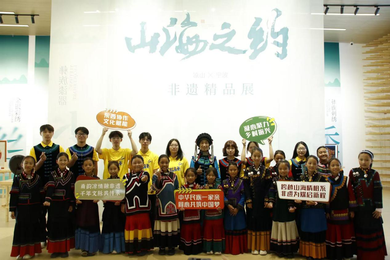 寧波職業(yè)技術(shù)大學(xué)“守望相助·同心筑夢”實(shí)踐團(tuán)開展推普實(shí)踐活動(dòng) 學(xué)校供圖.png
